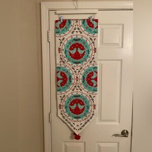 The Pioneer Woman. Table Runner with Birds. NWOT. 14.5x81.